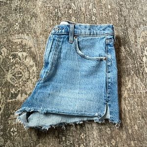 Abercrombie High Rise mom short